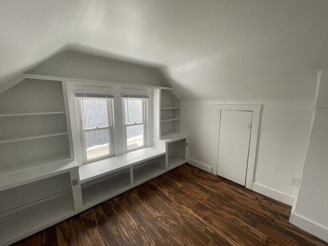 Building Photo - 944 Baughman St