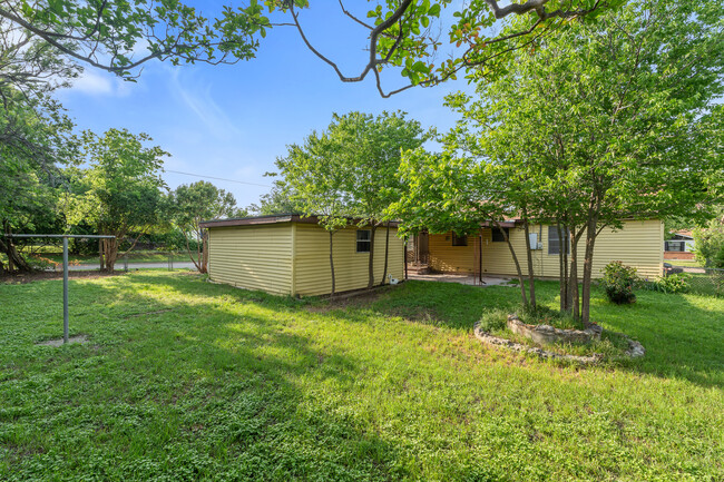 Building Photo - 1302 Redondo Dr