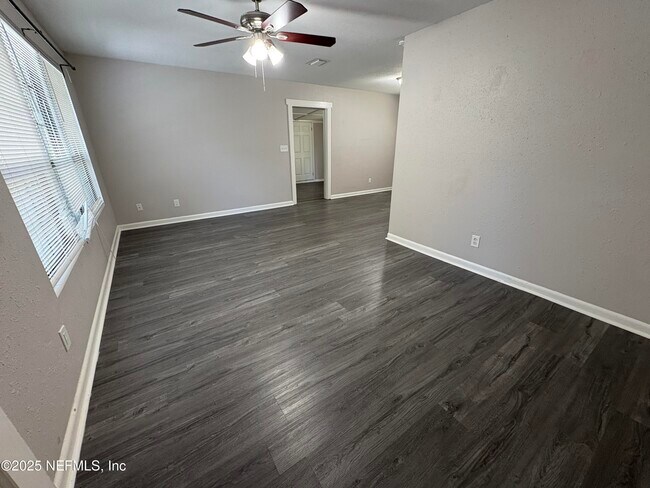 Building Photo - 7040 Arques Rd
