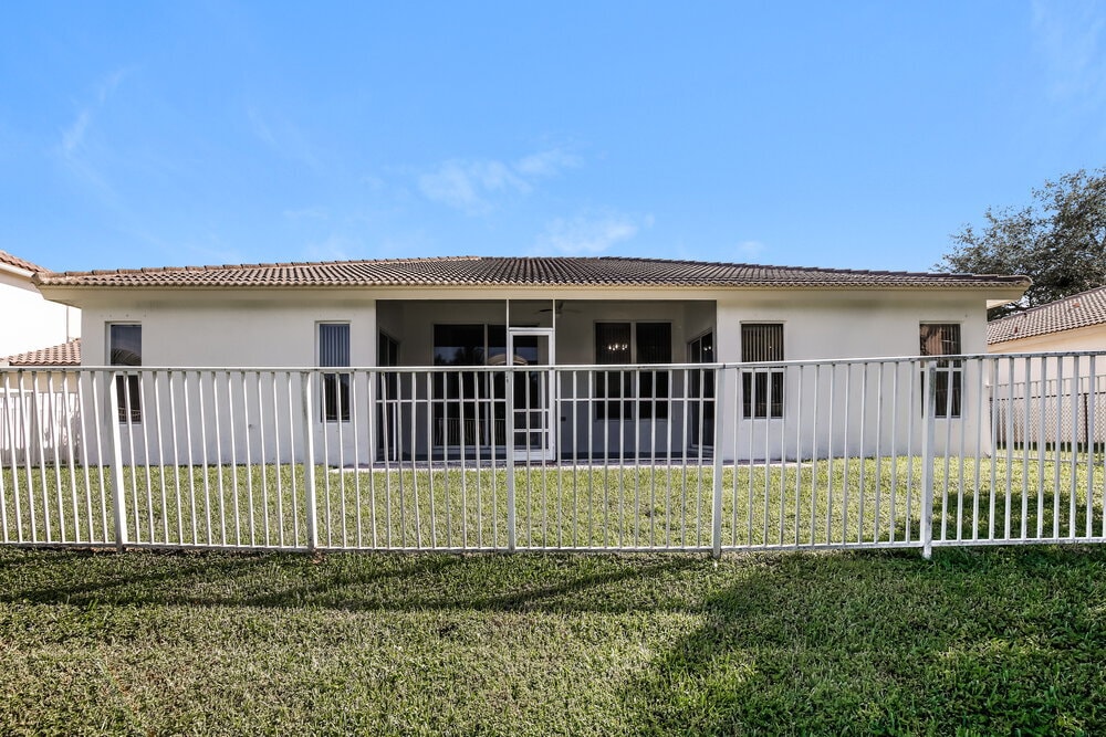 Building Photo - 103 Cocoplum Cir