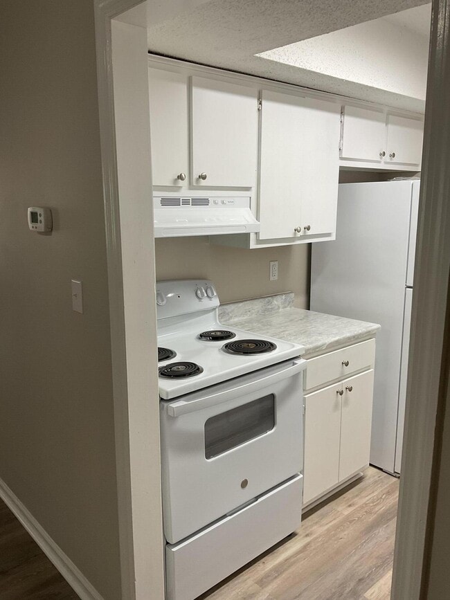 Building Photo - 1546 Hamilton Dr