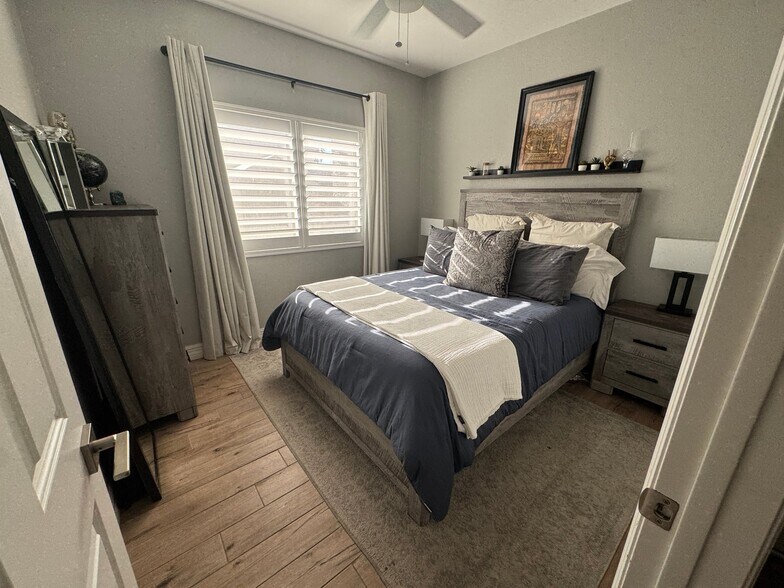 Building Photo - 9015 E Poinsettia Dr