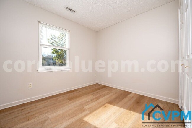 Building Photo - 1290 Holmespun Dr