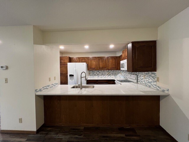 Building Photo - 3951 Fairway Hills Dr