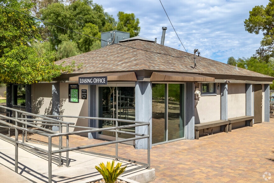 Building Photo - Park Shadows