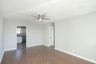 Building Photo - Two Bedroom one bath renovated Duplex on B...