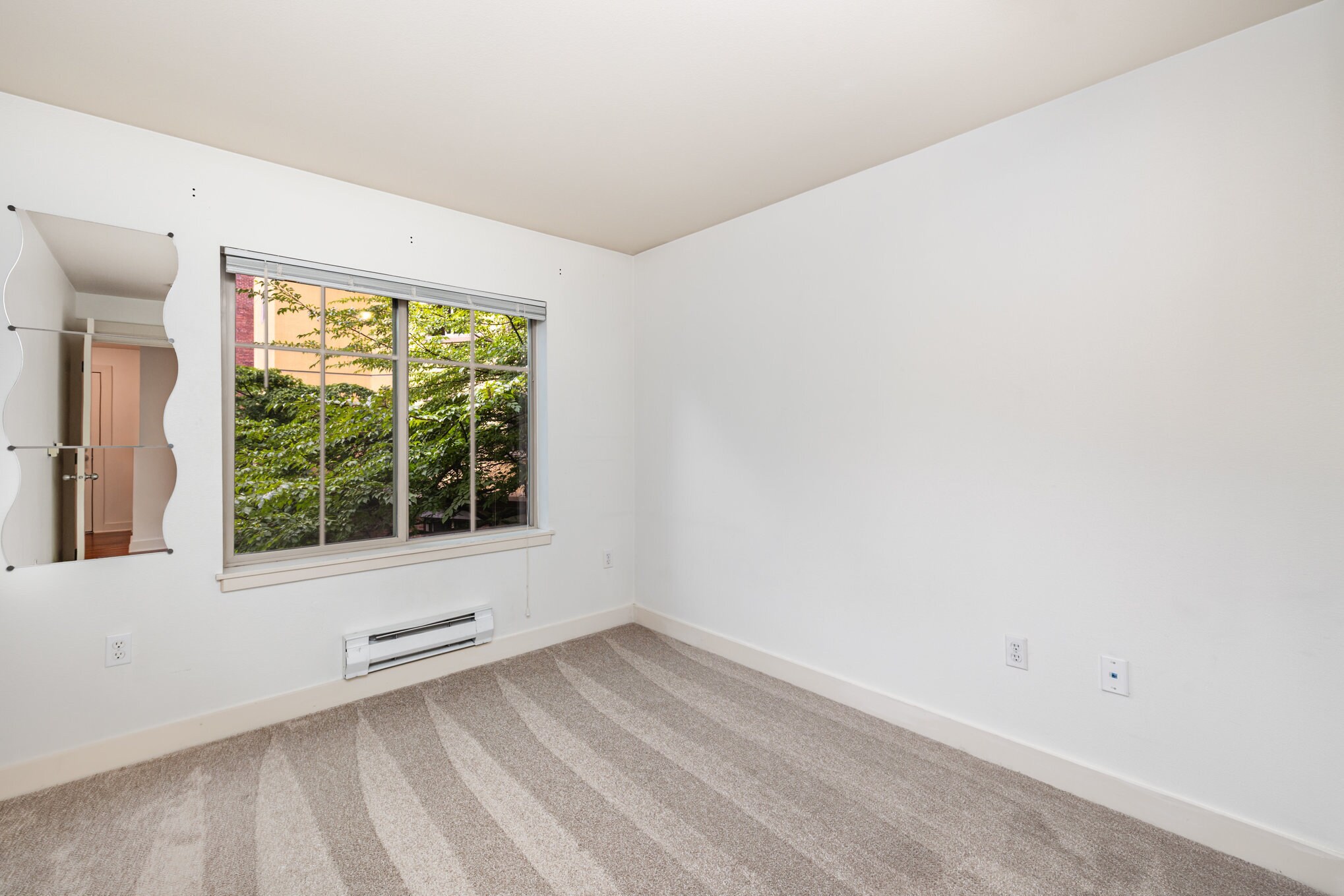 Building Photo - 700 E Denny Way