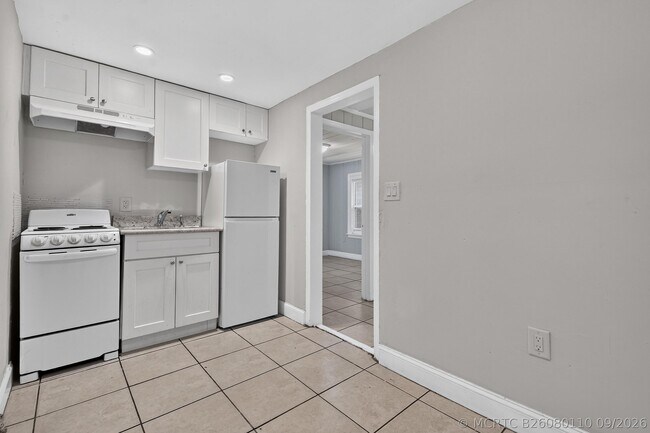 Building Photo - 885-887 7th St