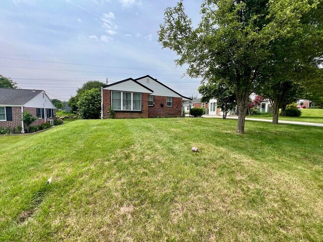 Building Photo - Stunning Single Family Home in King of Pru...