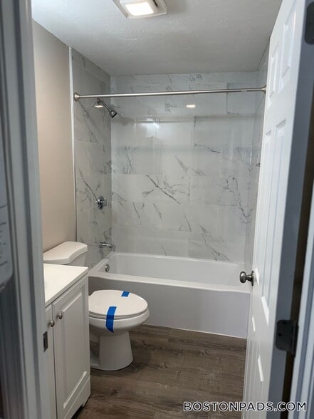 Building Photo - 19 Kenmar Dr