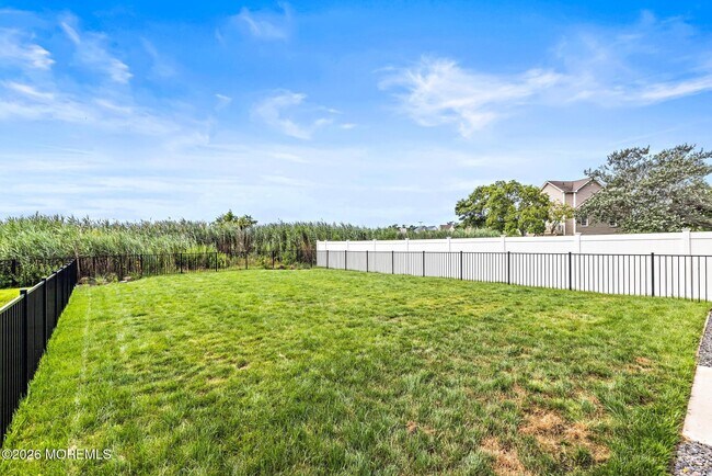 Building Photo - 619 Park Ave