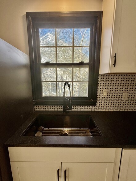 Sink - 728 47th Way S