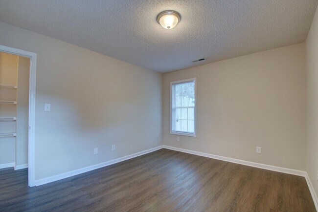 Building Photo - 129 Railroad Ridge Rd