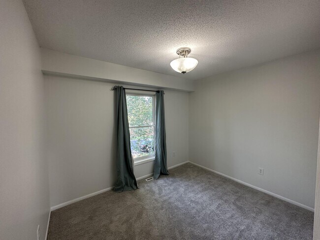 Building Photo - 3700 Bryant Cir