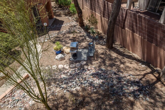 Building Photo - 5051 N Sabino Canyon Rd