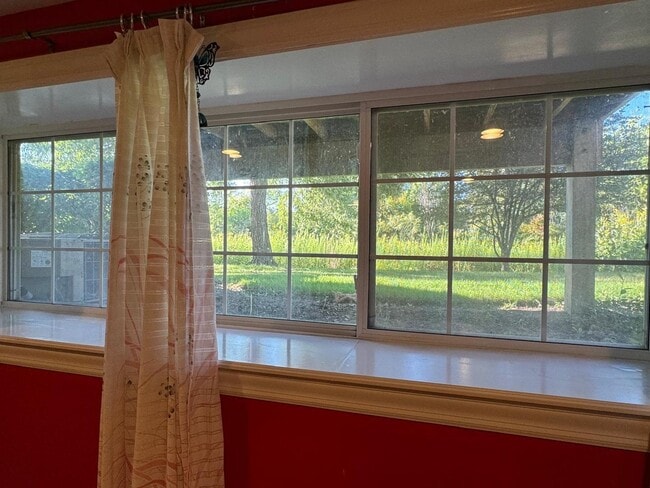 Building Photo - 2527 Oneida Ln