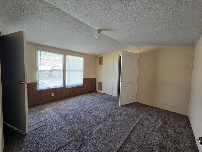 Building Photo - 2412 Cattail Cir