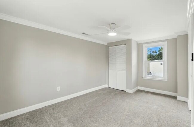 Building Photo - Rolling Rd