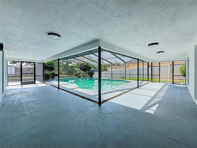 Building Photo - 1900 Sandpiper Dr