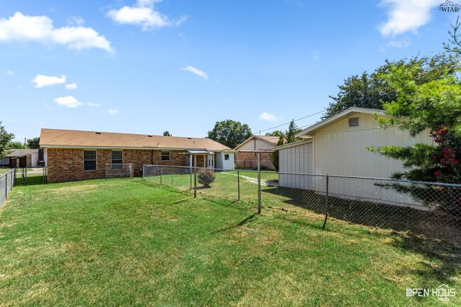Building Photo - 212 Dirks Dr