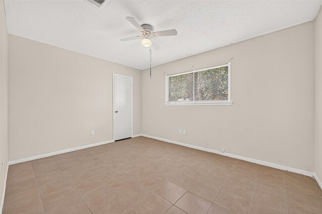 Building Photo - 2523 Creekway Cir