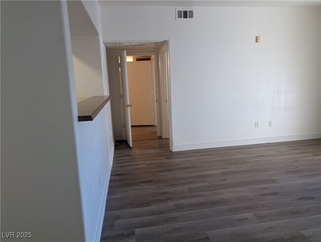 Building Photo - 7255 W Sunset Rd