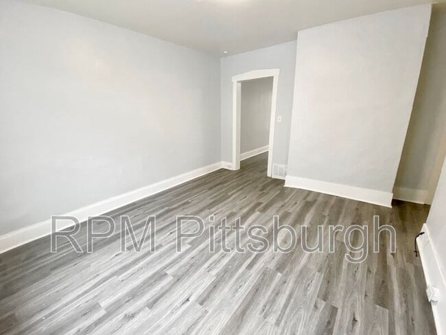 Building Photo - 1806 Rhine St