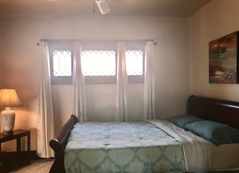 Building Photo - 1483 E 118th St