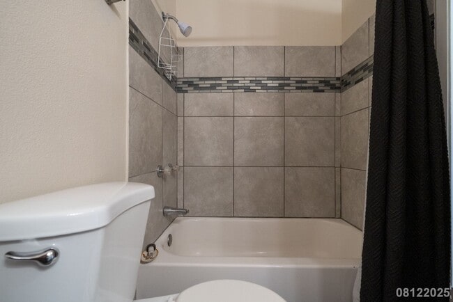 Building Photo - 2br/1ba/2pkg Townhouse in Mililani