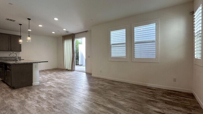 Building Photo - 26149 Park Ave