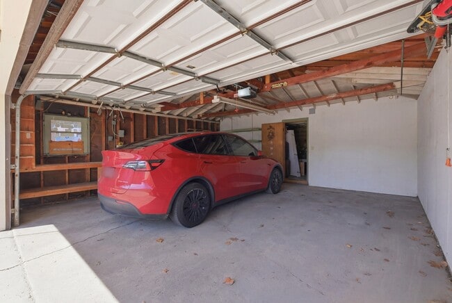 Building Photo - 1506 W Palm Dr