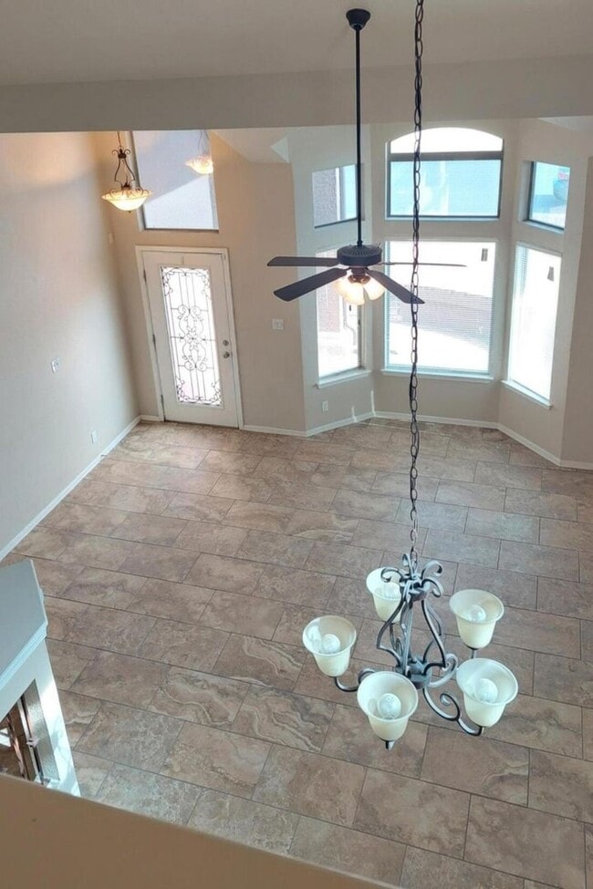 Building Photo - 3 bedroom 2 bathroom beautiful rental ! Available November