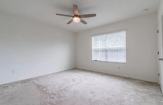 Building Photo - 1122 Hillhurst Dr
