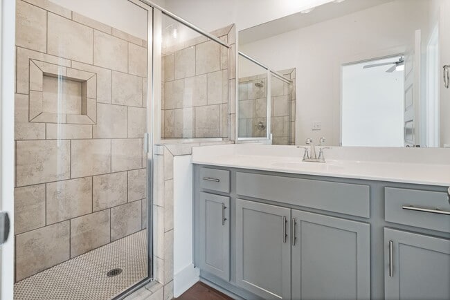 Building Photo - Rental House with Elevated Amenities