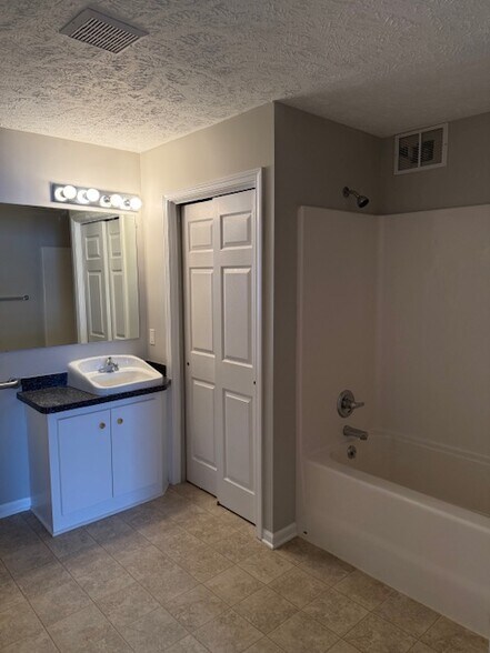 Hall Bath - 806 Carom Cir