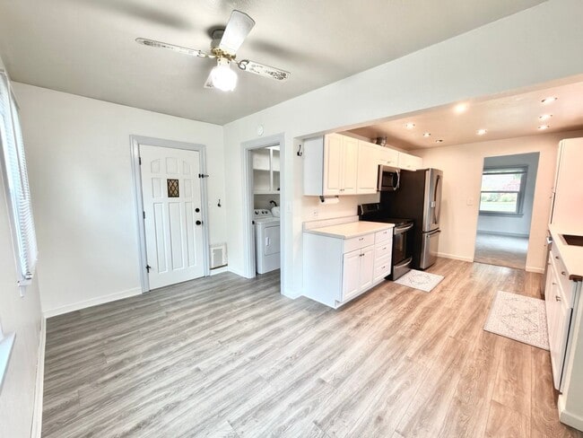 Building Photo - Charming Everett Home with Spacious Backyard, Garage, and Bonus Flex Spaces