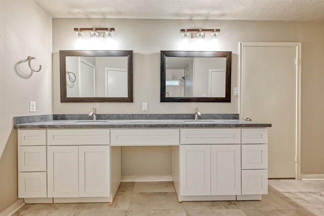 Building Photo - 3615 Highfalls Dr