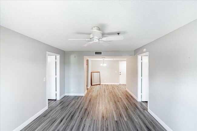 Building Photo - 950 S Kanner Hwy