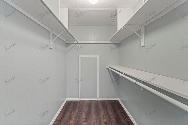 Building Photo - 2101 Park Willow Ln