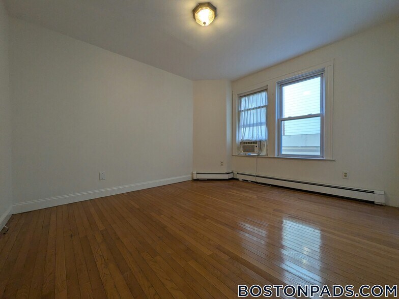 Building Photo - 184 Green St