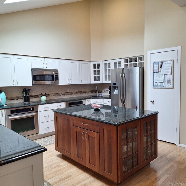 Building Photo - 7 Clay Pit Rd