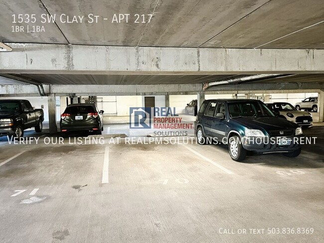 Building Photo - 1535 SW Clay St