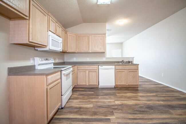 Building Photo - "Charming 3-Bed, 2-Bath Home!"