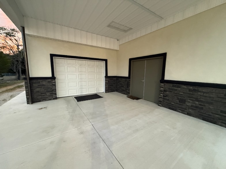 Building Photo - 601 N Orchard Rd