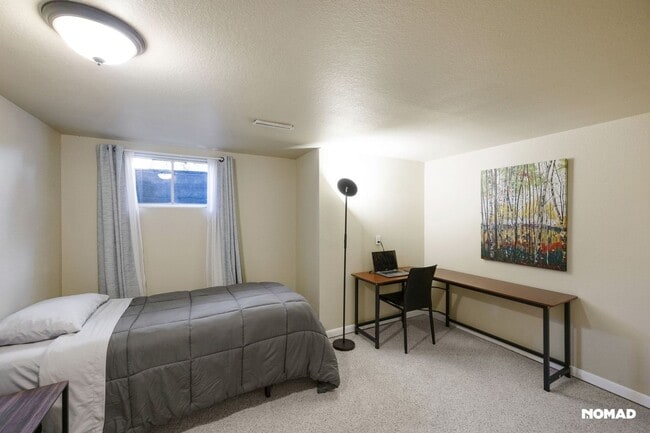 Building Photo - Spacious 4BR House in South Denver