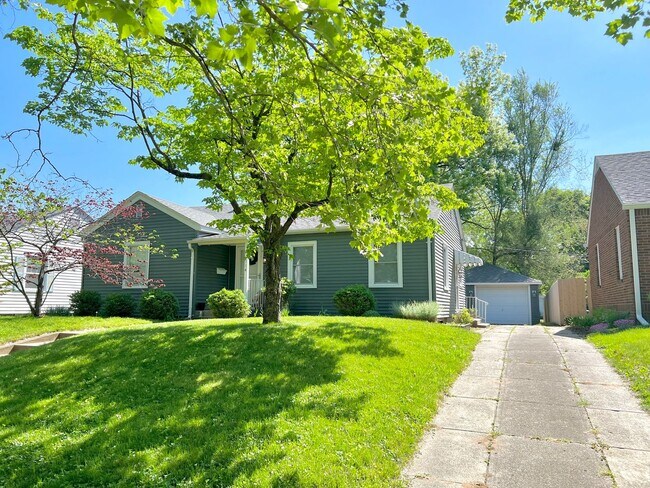 Building Photo - East Side 2 Bedroom, 1  Bath Beauty with Fenced Backyard & Hardwood Floors