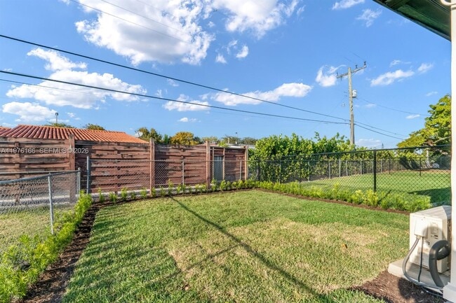 Building Photo - 8421 SW 27th Terrace