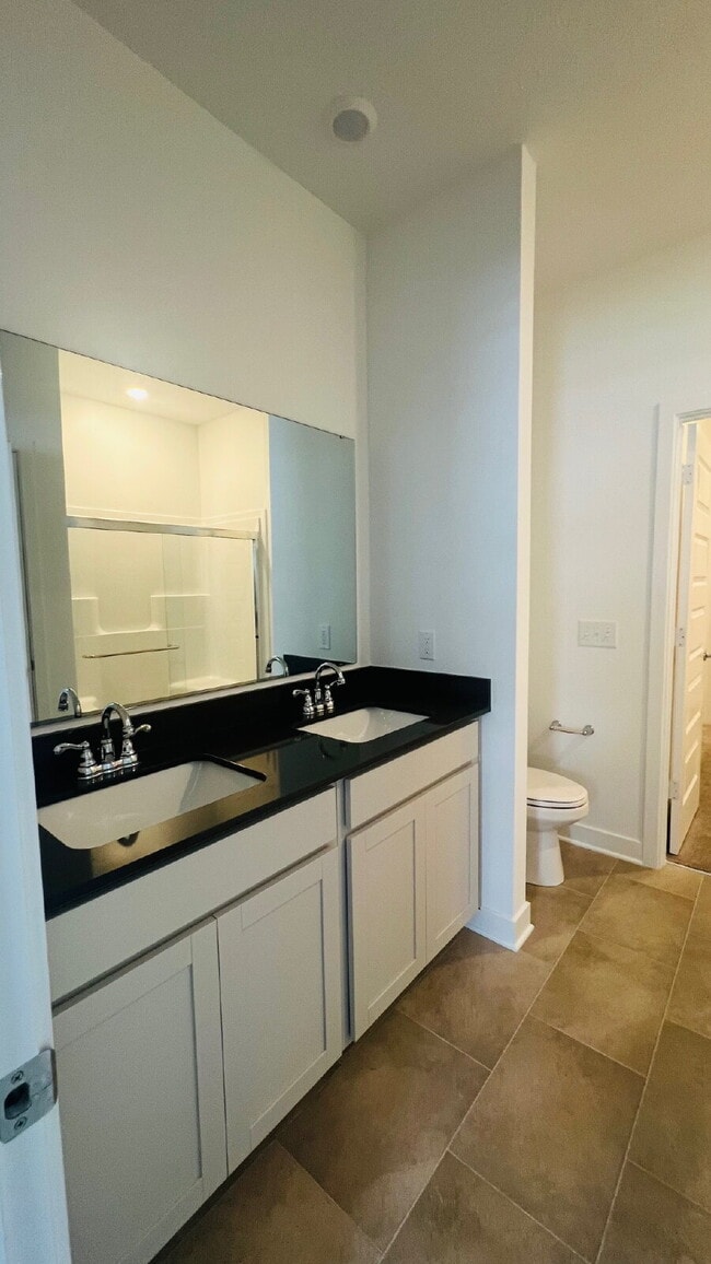 Building Photo - "Charming 3-Bedroom Home with 2 Full Baths in Picturesque Danville – 1,673 Sq Ft of Comfort Awaits!"