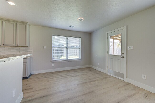 Building Photo - 4931 Lake Catherine Ct