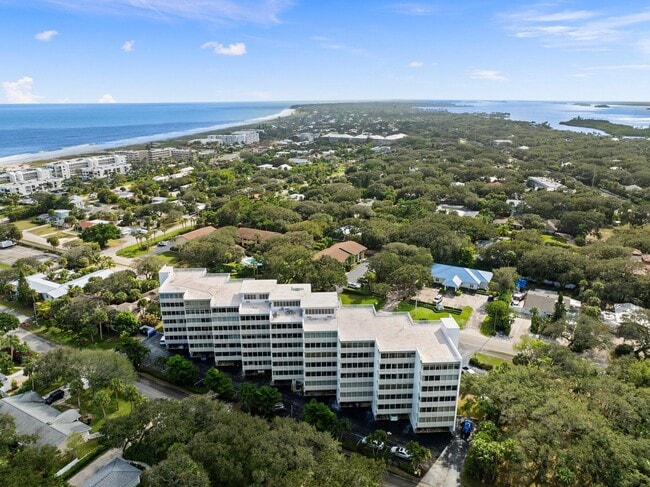 Building Photo - 935 E Causeway Blvd